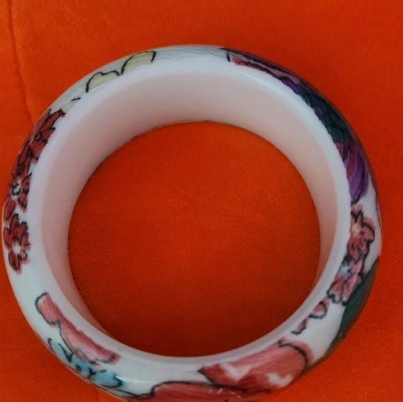 Vintage CHUNKY Thick Flower Design PLASTIC LUCITE BANGLE Bracelet White COLORFUL - Picture 2 of 4